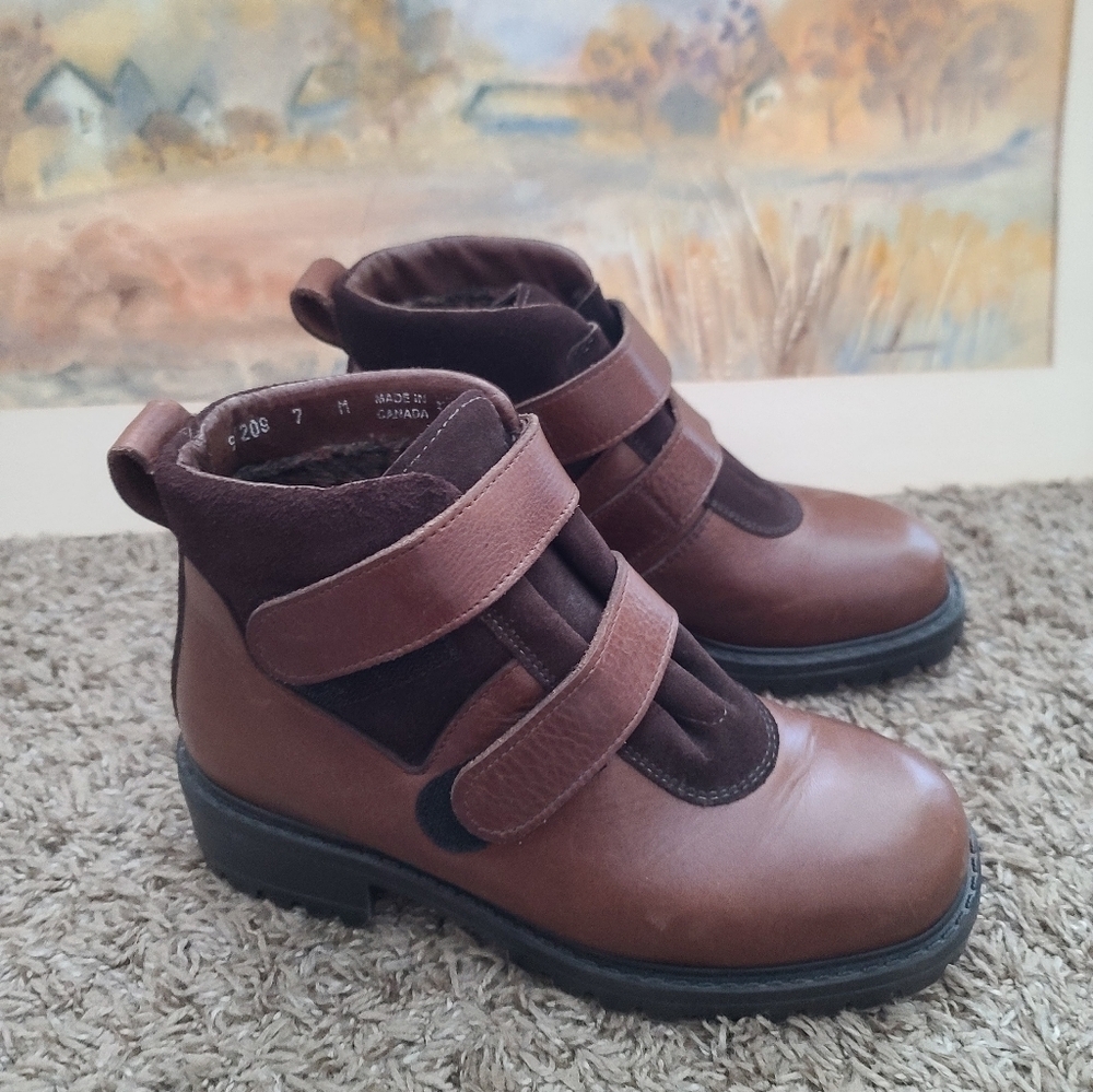 L.L. Bean Size 7 Pebbled Leather Chunky Heel Ankle Boots - Brown